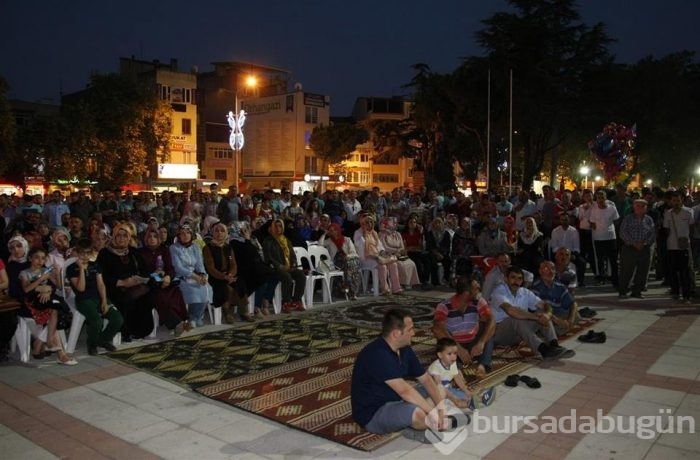 Bursa halkı 'darbe girişimi'ne karşı meydanlara indi!