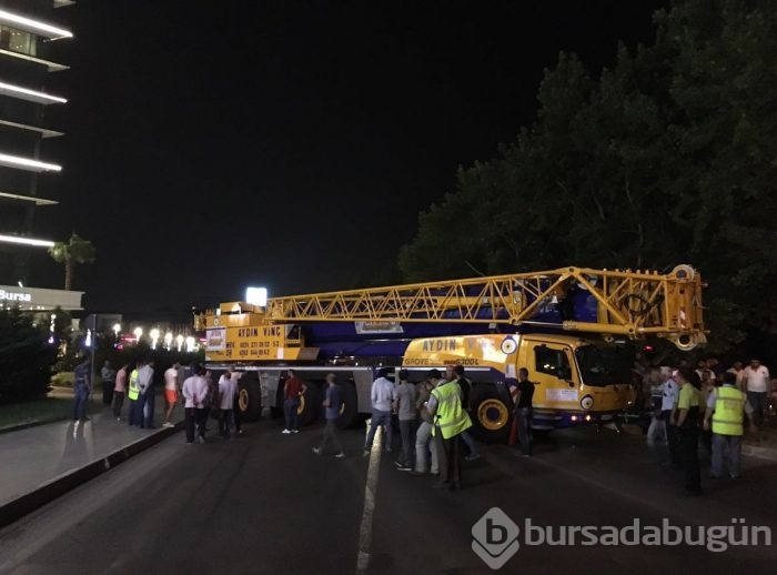 Bursa halkı 'darbe girişimi'ne karşı meydanlara indi!