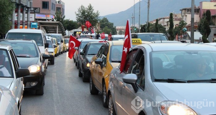 Bursa halkı 'darbe girişimi'ne karşı meydanlara indi!