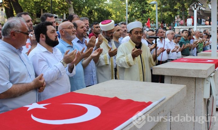 Bursa halkı 'darbe girişimi'ne karşı meydanlara indi!