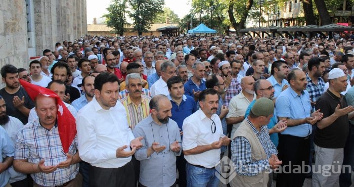 Bursa halkı 'darbe girişimi'ne karşı meydanlara indi!