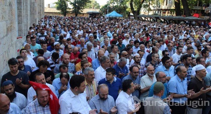 Bursa halkı 'darbe girişimi'ne karşı meydanlara indi!