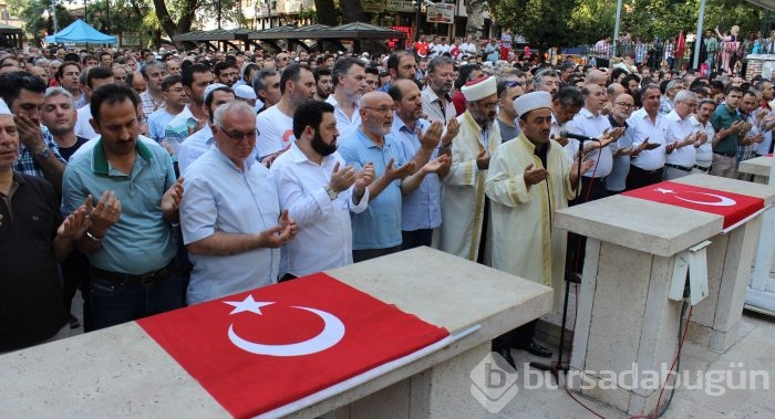 Bursa halkı 'darbe girişimi'ne karşı meydanlara indi!