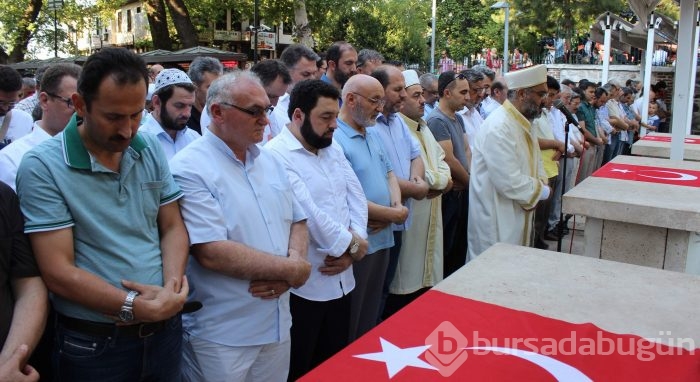 Bursa halkı 'darbe girişimi'ne karşı meydanlara indi!