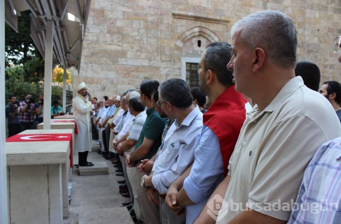 Bursa halkı 'darbe girişimi'ne karşı meydanlara indi!
