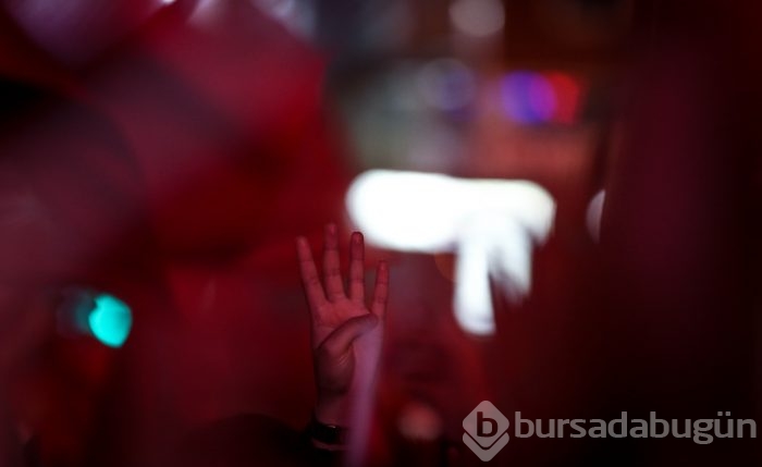 Bursa halkı 'darbe girişimi'ne karşı meydanlara indi!