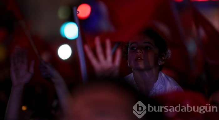 Bursa halkı 'darbe girişimi'ne karşı meydanlara indi!