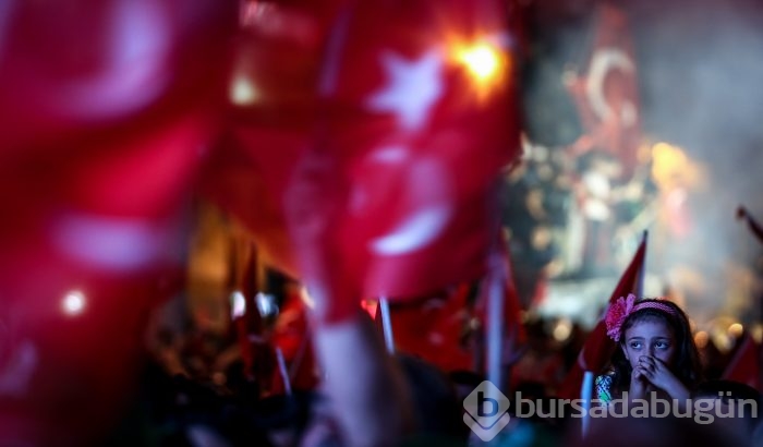 Bursa halkı 'darbe girişimi'ne karşı meydanlara indi!