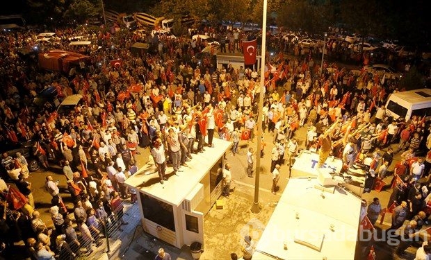 Halkın darbe girişimine tepkisi