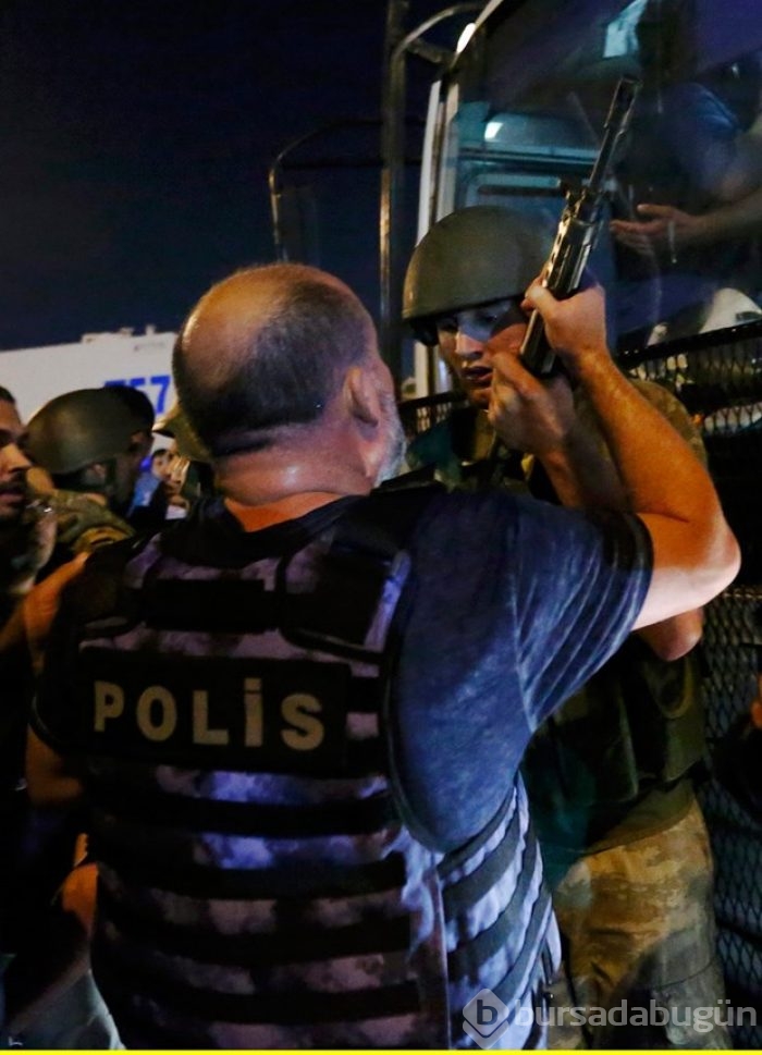 Dünya basınında darbe fotoğrafları