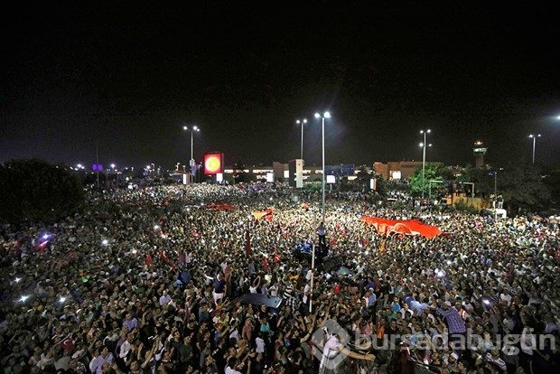 Dünya basınında darbe fotoğrafları