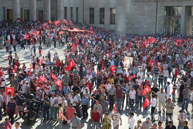 Vatandaş mecliste toplandı