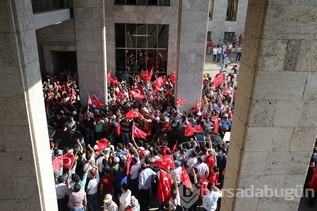 Vatandaş mecliste toplandı