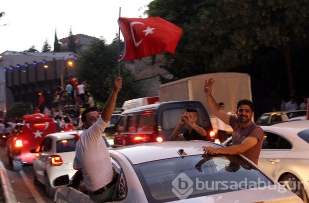 Darbe girişimine yurtta tepki devam ediyor