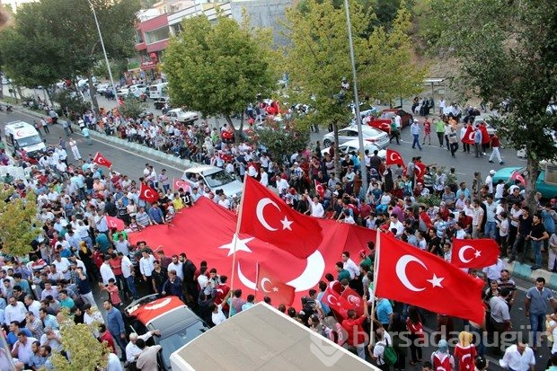 Darbe girişimine yurtta tepki devam ediyor