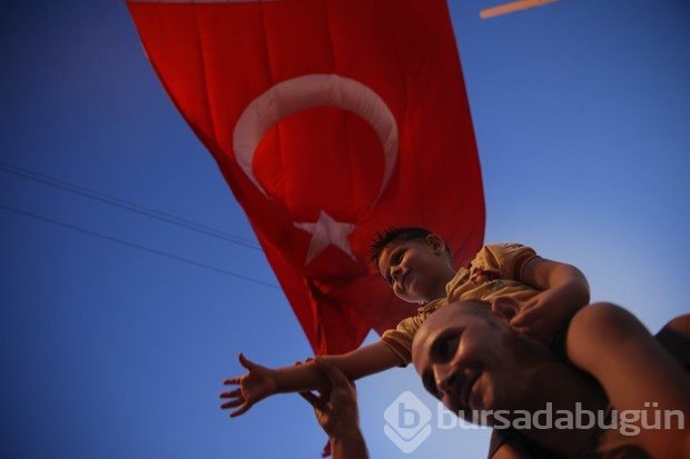 Darbe girişimine yurtta tepki devam ediyor
