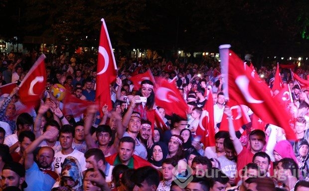 Darbe girişimine yurtta tepki devam ediyor