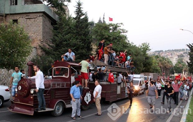 Darbe girişimine yurtta tepki devam ediyor