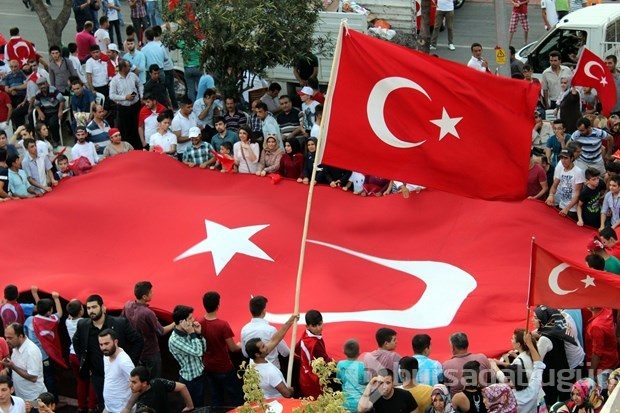 Darbe girişimine yurtta tepki devam ediyor