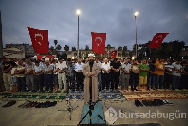 Darbe girişimine yurtta tepki devam ediyor
