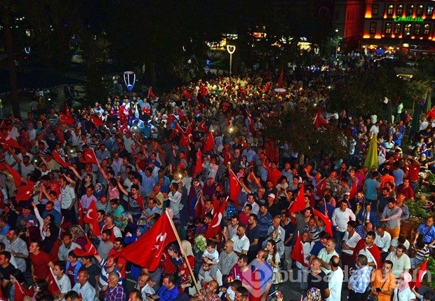Darbe girişimine yurtta tepki devam ediyor