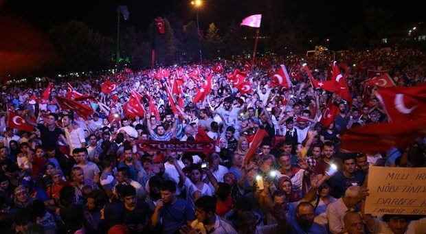 Darbe girişimine yurtta tepki devam ediyor