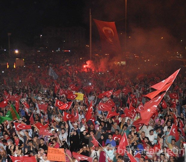 Darbe girişimine yurtta tepki devam ediyor