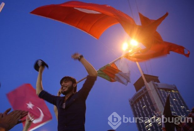 Darbe girişimine yurtta tepki devam ediyor