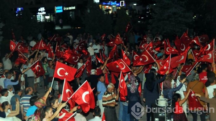 Halk darbeye karşı ayakta
