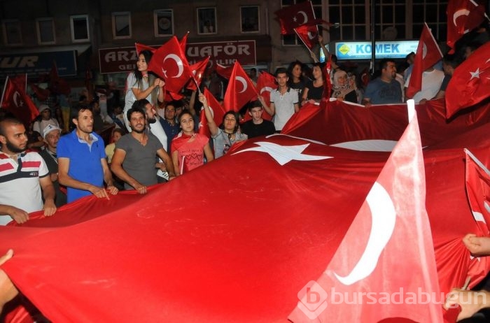 Halk darbeye karşı ayakta