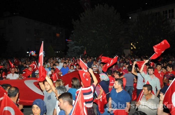 Halk darbeye karşı ayakta