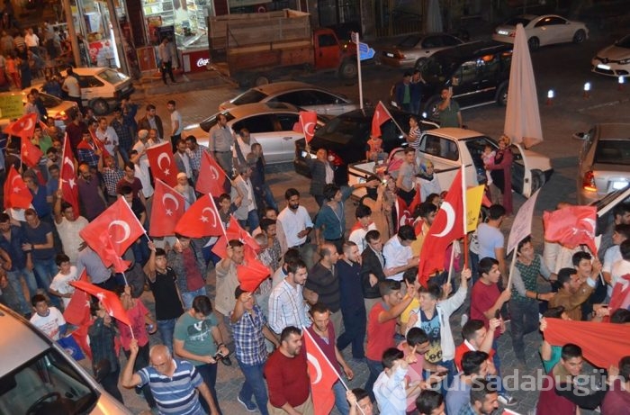 Halk darbeye karşı ayakta