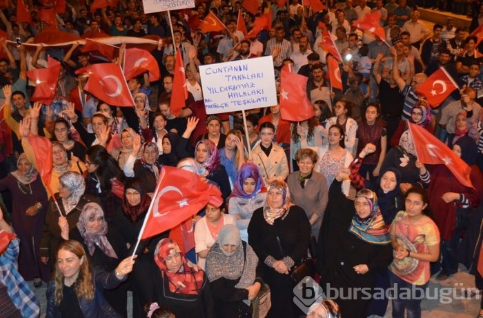 Halk darbeye karşı ayakta