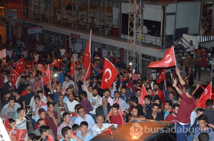 Halk darbeye karşı ayakta