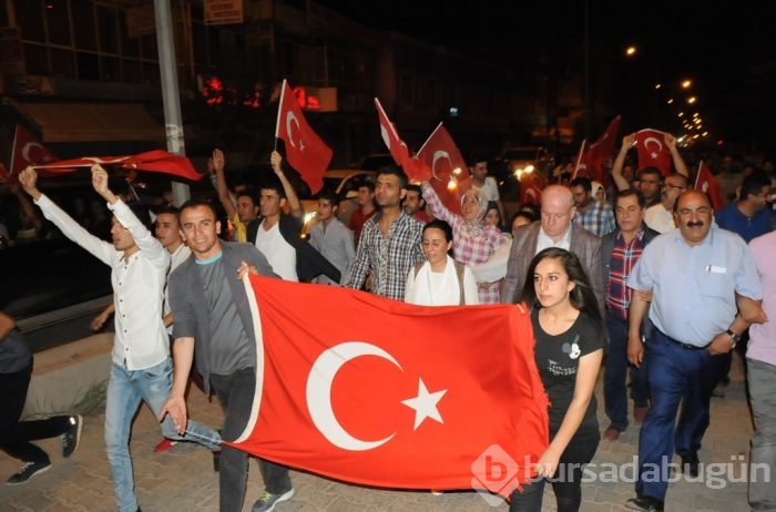 Halk darbeye karşı ayakta