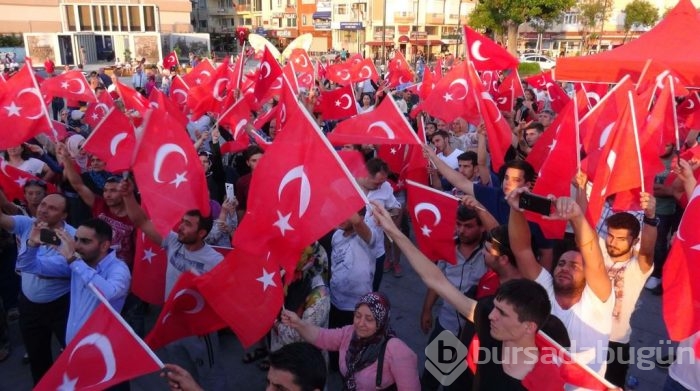Halk darbeye karşı ayakta