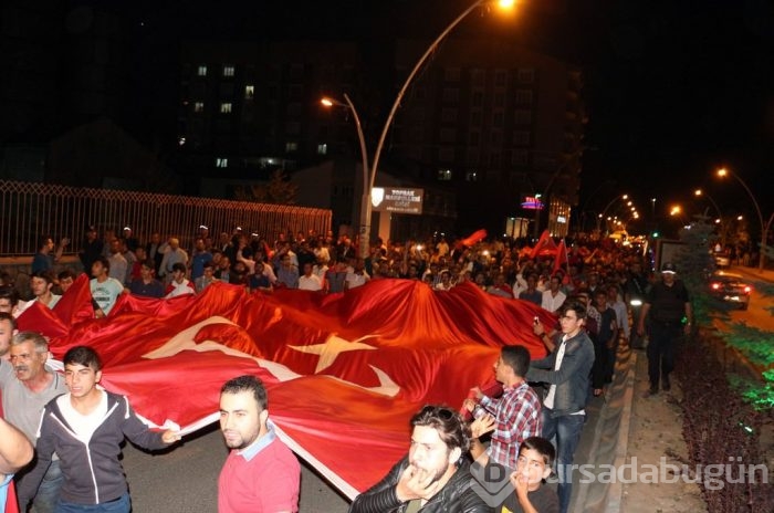 Halk darbeye karşı ayakta