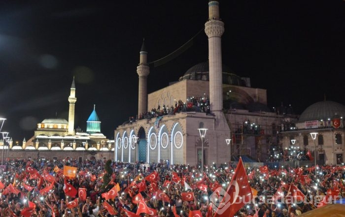 Halk darbeye karşı ayakta