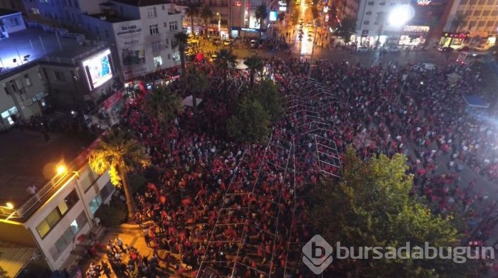 Halk darbeye karşı ayakta
