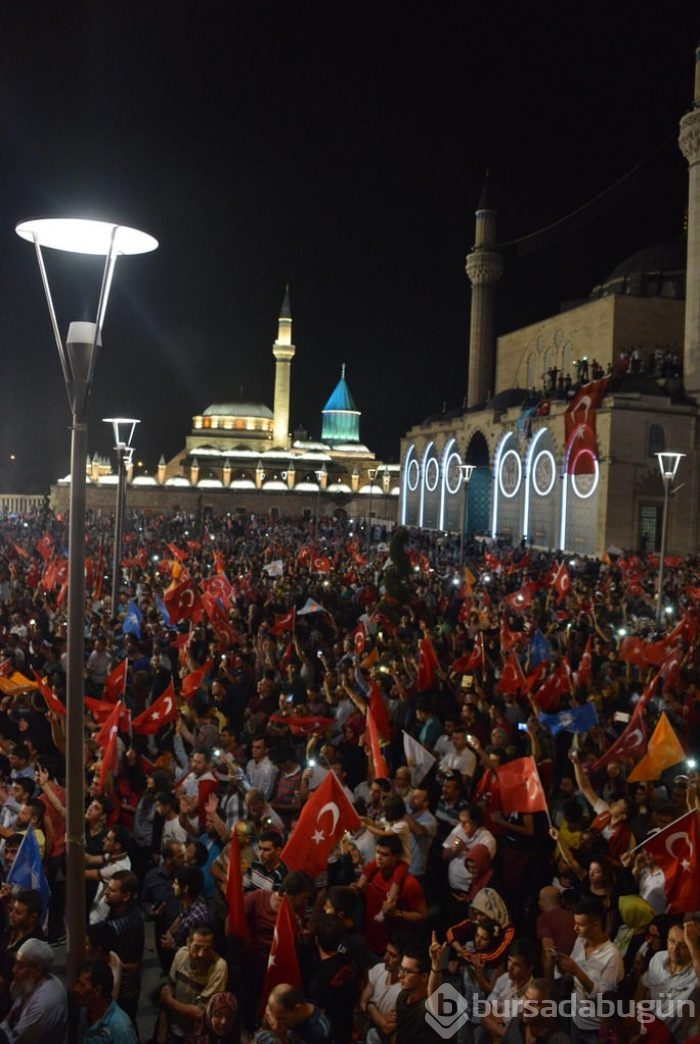 Halk darbeye karşı ayakta