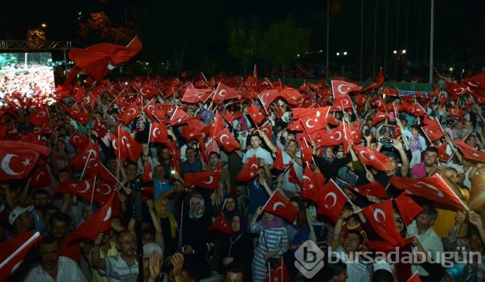 Halk darbeye karşı ayakta