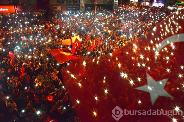 Halk darbeye karşı ayakta