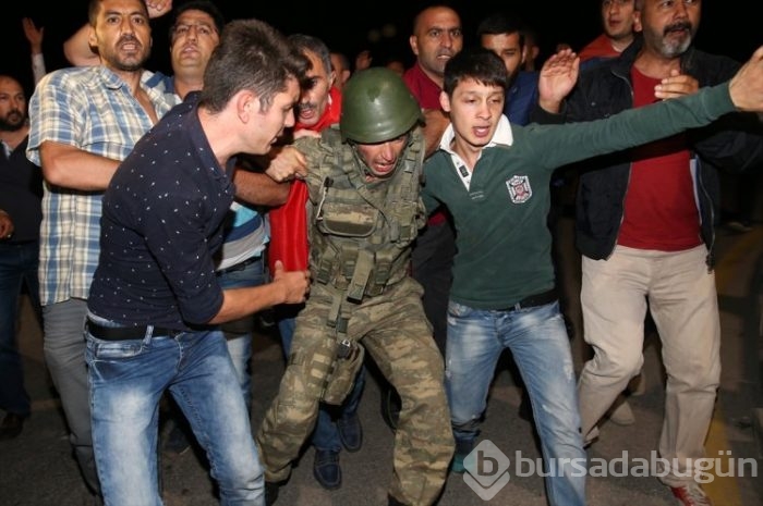 Darbeci rütbeli askerlerin tutuklanma anı