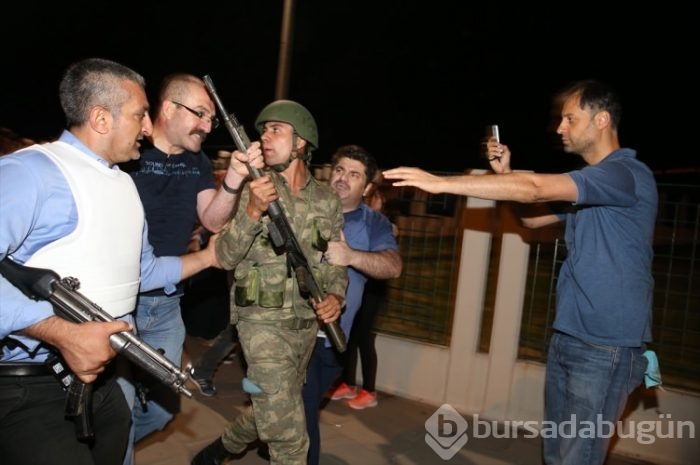 Darbeci rütbeli askerlerin tutuklanma anı