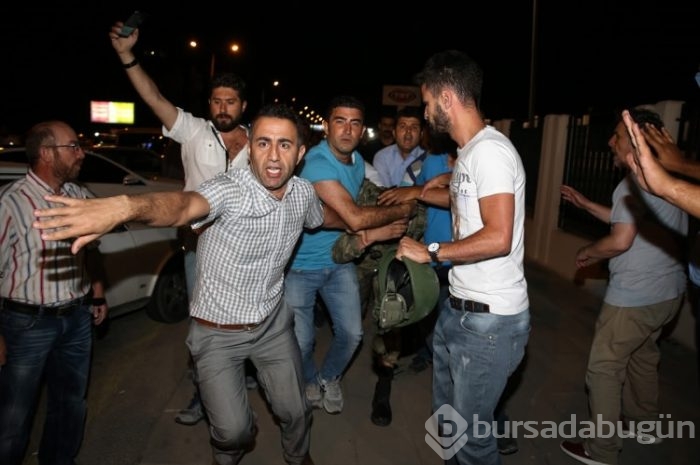 Darbeci rütbeli askerlerin tutuklanma anı