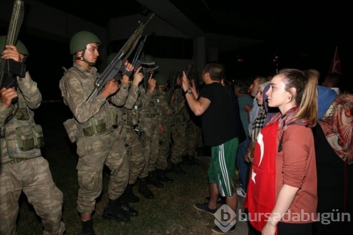 Darbeci rütbeli askerlerin tutuklanma anı