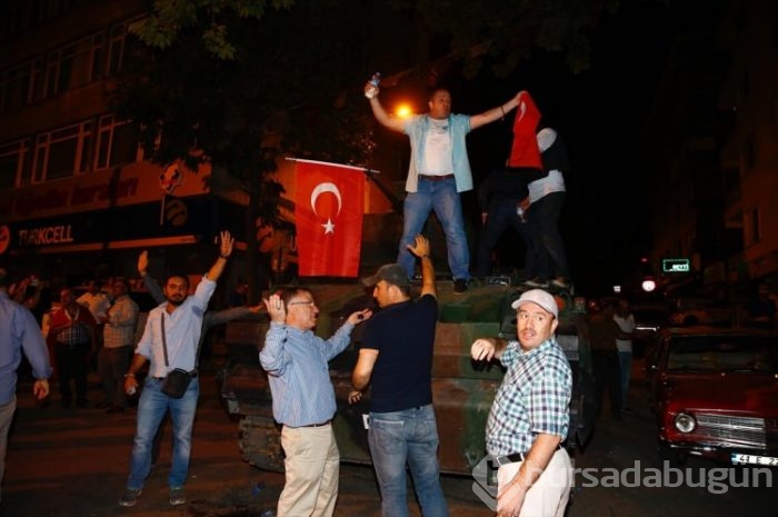 Darbeci rütbeli askerlerin tutuklanma anı