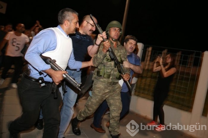 Darbeci rütbeli askerlerin tutuklanma anı