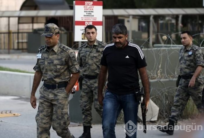 Darbeci rütbeli askerlerin tutuklanma anı