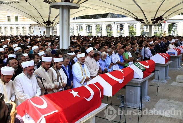 Demokrasi şehitleri böyle uğurlandı